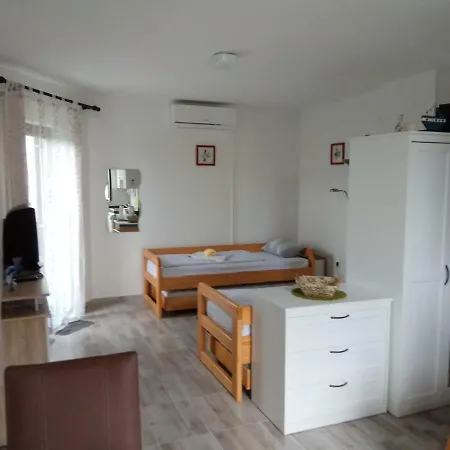 Apartment Apartman Helena Krk Town